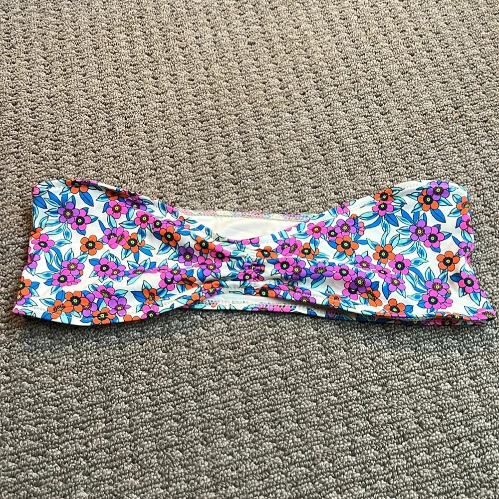 NWOT Frankie’s Bikini Floral Patterned Strapless Bandeau Ruched Bikini Swim Top